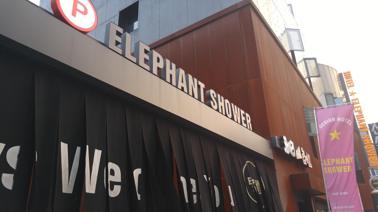 Hotel Elephant Shower Jinju Bagian luar foto