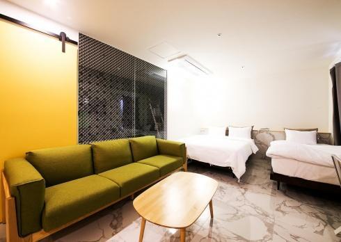 Hotel Elephant Shower Jinju Bagian luar foto