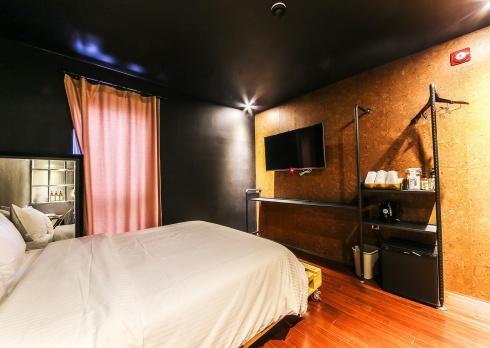Hotel Elephant Shower Jinju Bagian luar foto