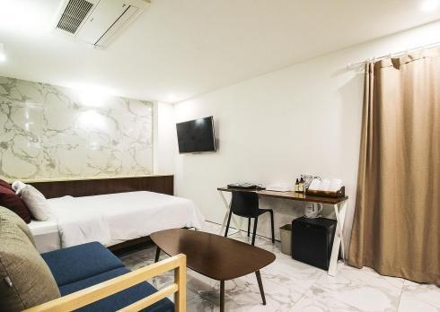Hotel Elephant Shower Jinju Bagian luar foto