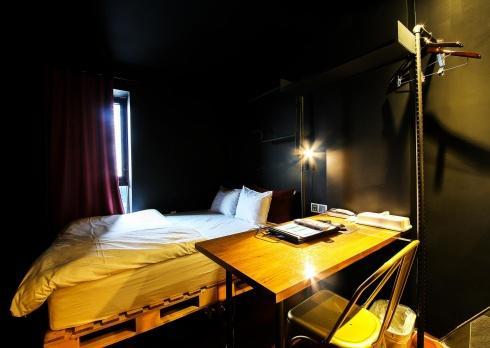 Hotel Elephant Shower Jinju Bagian luar foto