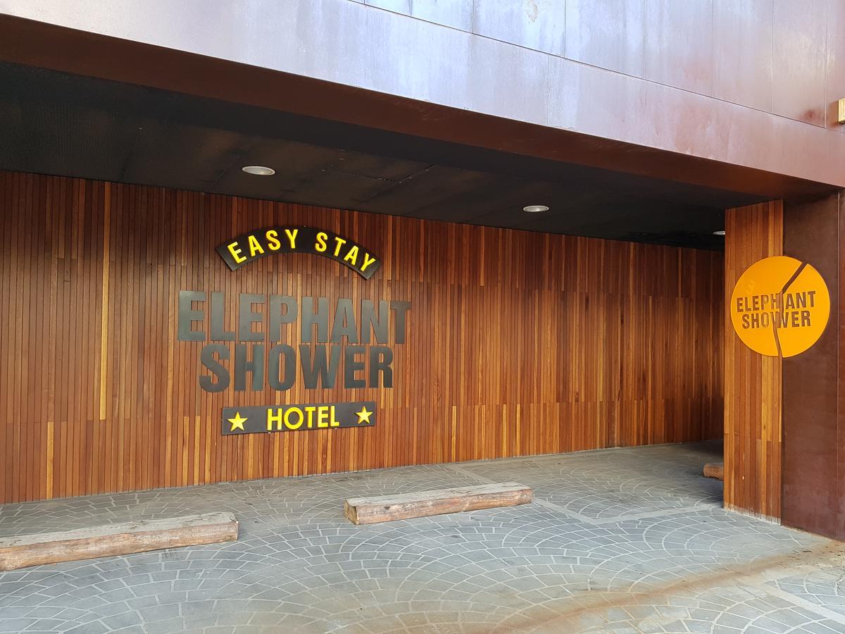 Hotel Elephant Shower Jinju Bagian luar foto