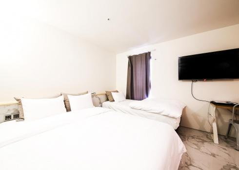 Hotel Elephant Shower Jinju Bagian luar foto