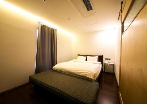 Hotel Elephant Shower Jinju Bagian luar foto