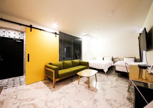 Hotel Elephant Shower Jinju Bagian luar foto
