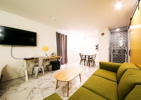 Hotel Elephant Shower Jinju Bagian luar foto