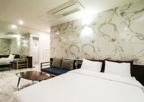 Hotel Elephant Shower Jinju Bagian luar foto