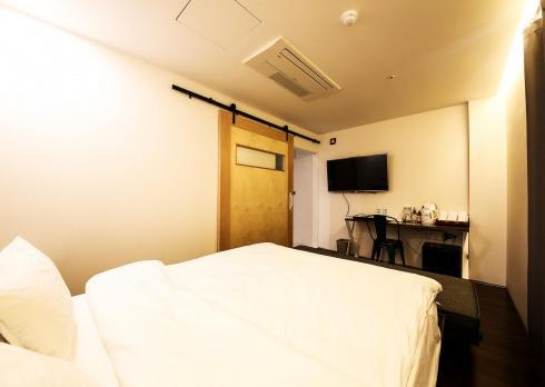 Hotel Elephant Shower Jinju Bagian luar foto