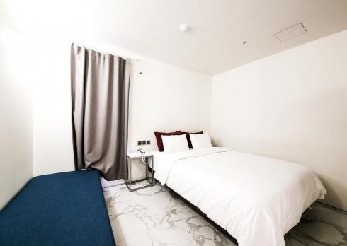 Hotel Elephant Shower Jinju Bagian luar foto